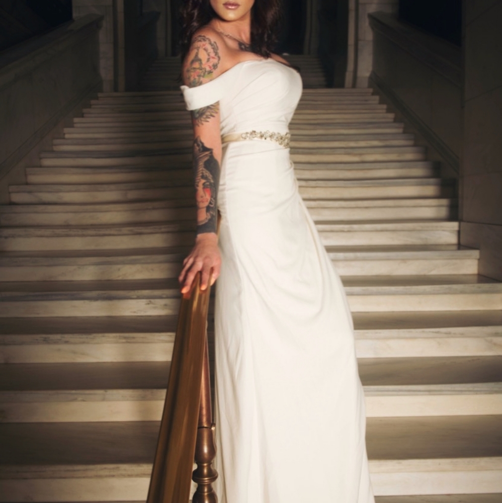 Off white dress David's Bridal fits like a size 6